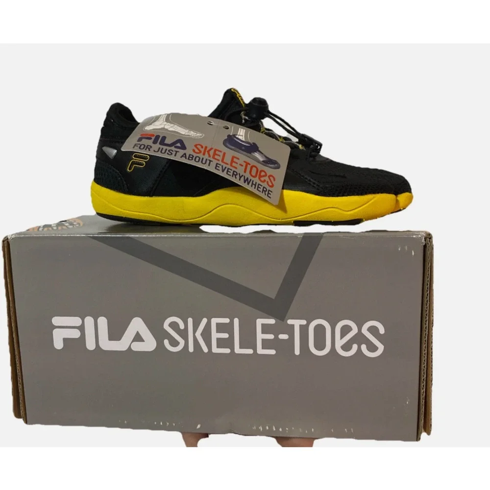 Fila Sport Skele-toes kids Sz 4 Movement Water Athletic Shoes Black NEW IN BOX